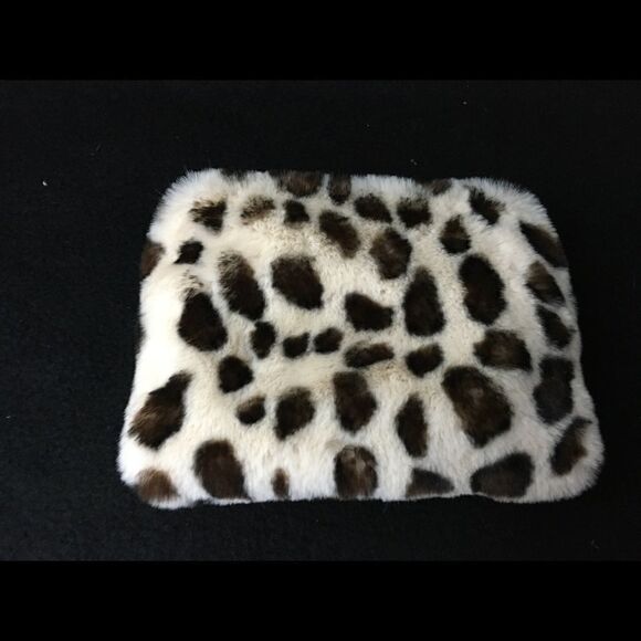 Faux Fur Cheetah Wristlet/Crossbody NWT - Picture 2 of 4